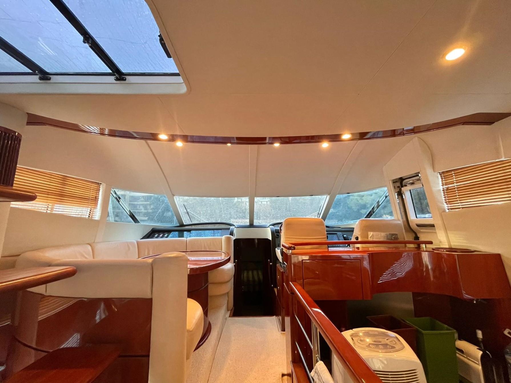 interior-ventanal-yate