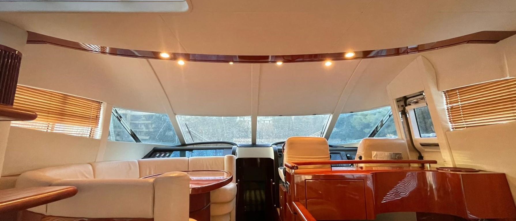 interior-ventanal-yate